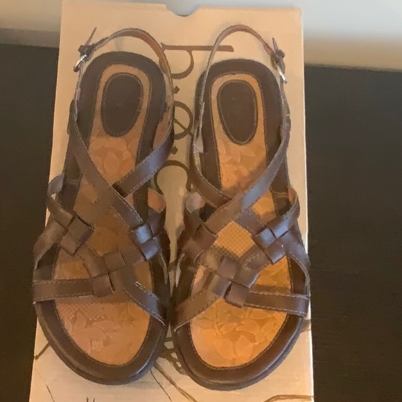 Born Concept sandals. Like new! Size 9 - Picture 2 of 4